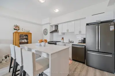Condo Apartment in Barrie