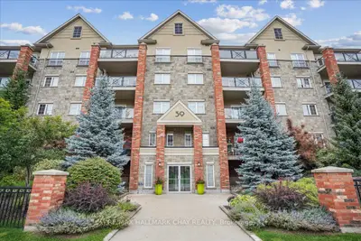 Condo Apartment in Barrie