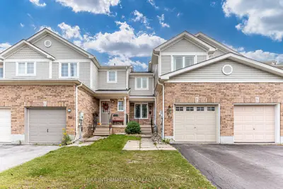 Att/Row/Townhouse in Barrie