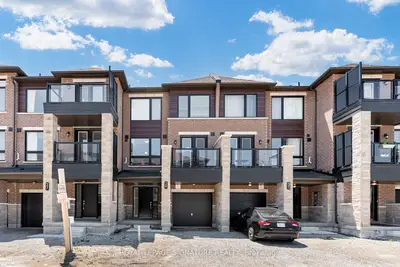 Att/Row/Townhouse in Barrie