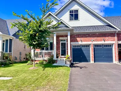 Att/Row/Townhouse in Wasaga Beach