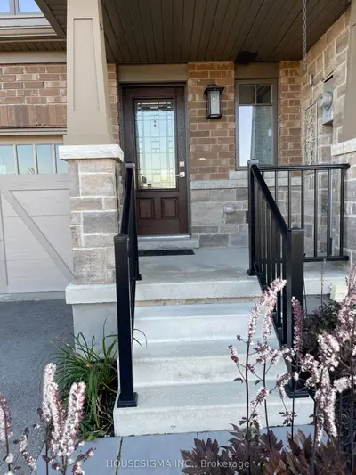 Att/Row/Townhouse in Collingwood