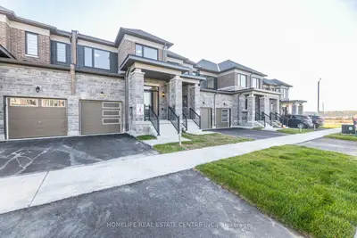 Att/Row/Townhouse in Barrie