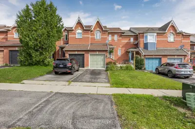 Att/Row/Townhouse in Barrie