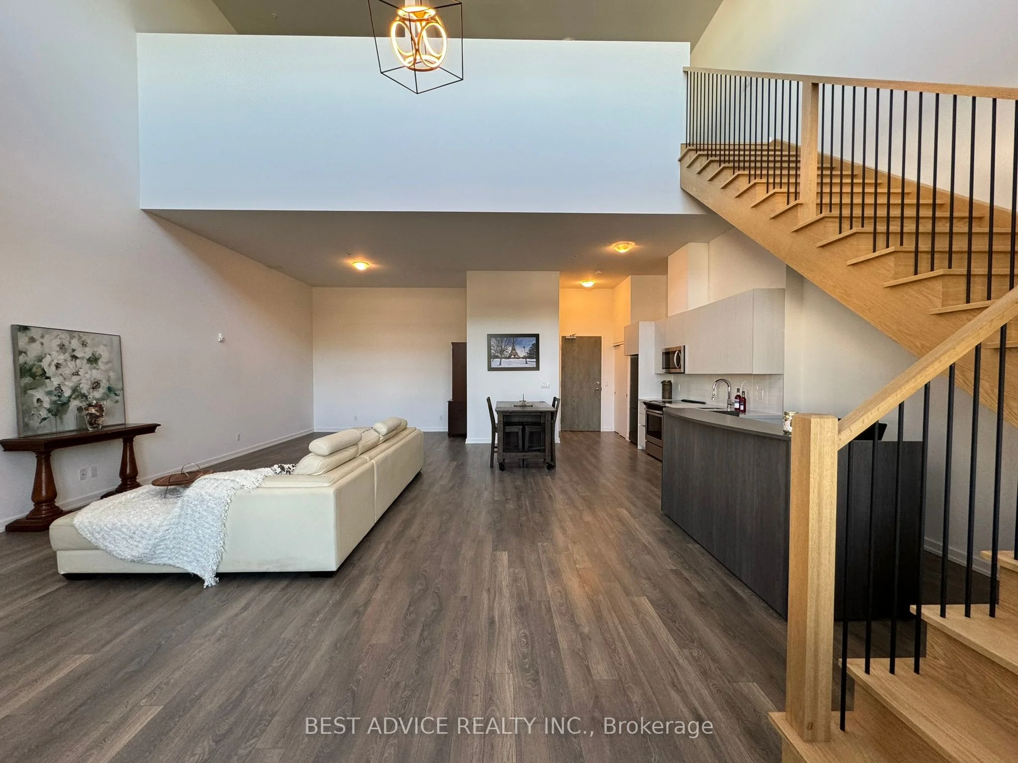 21 Matchedash Street S 102, Orillia, On L3v 4w4