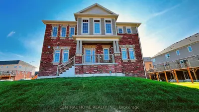Att/Row/Townhouse in Barrie