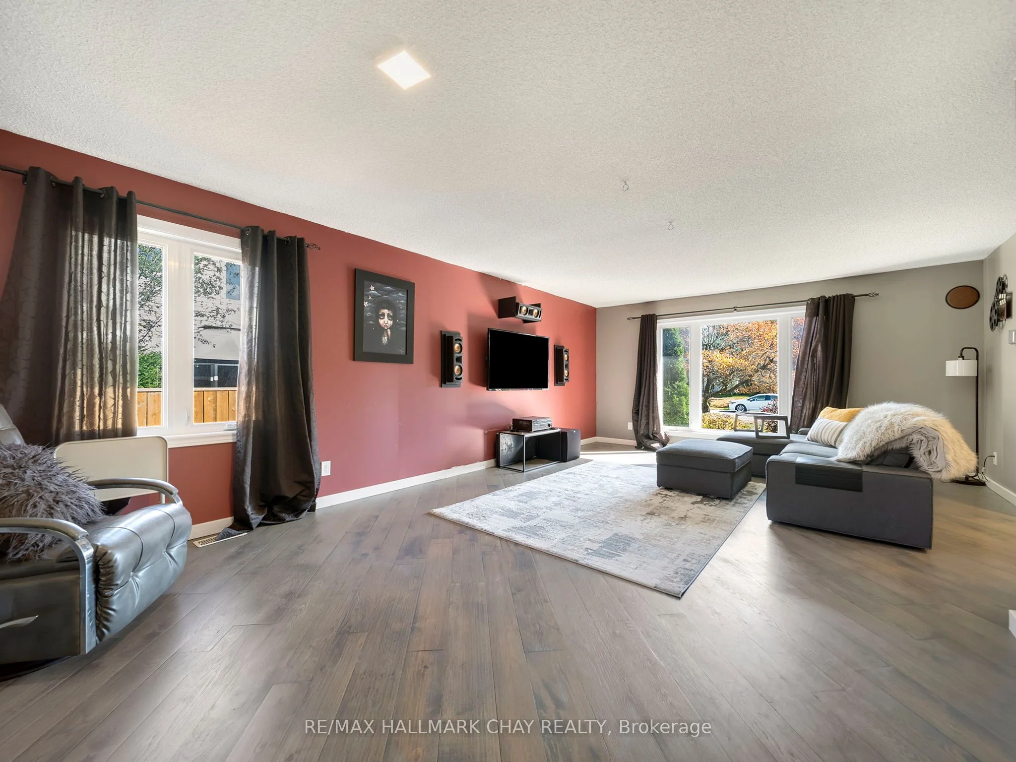 98 York Street, Orillia, ON L3V 7G9