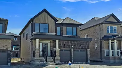 Detached in Wasaga Beach