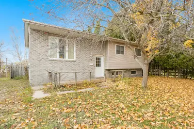 Detached in Springwater