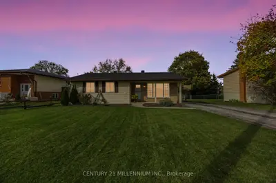 Detached in Clearview