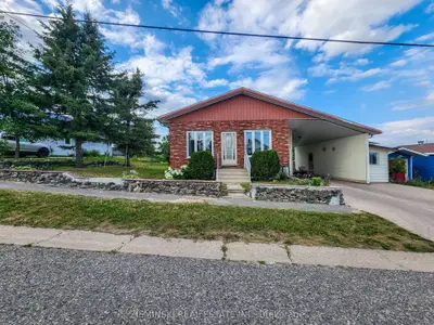 Detached in Iroquois Falls