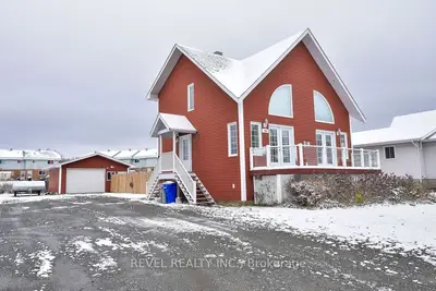 Detached in Timmins