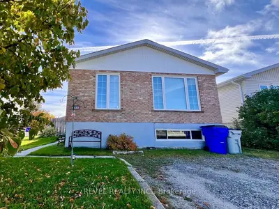 Detached in Timmins