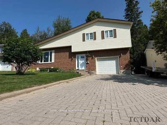 Detached in Timmins