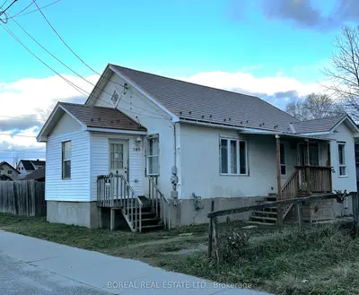 Detached in Timmins