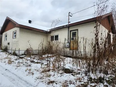 2591 PAPINEAU Road, Papineau-Cameron, ON P0H 1V0