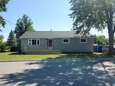 64 ELM Avenue, Temiskaming Shores, ON P0J 1P0