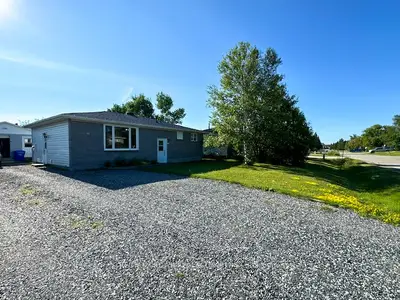 Detached in Hearst