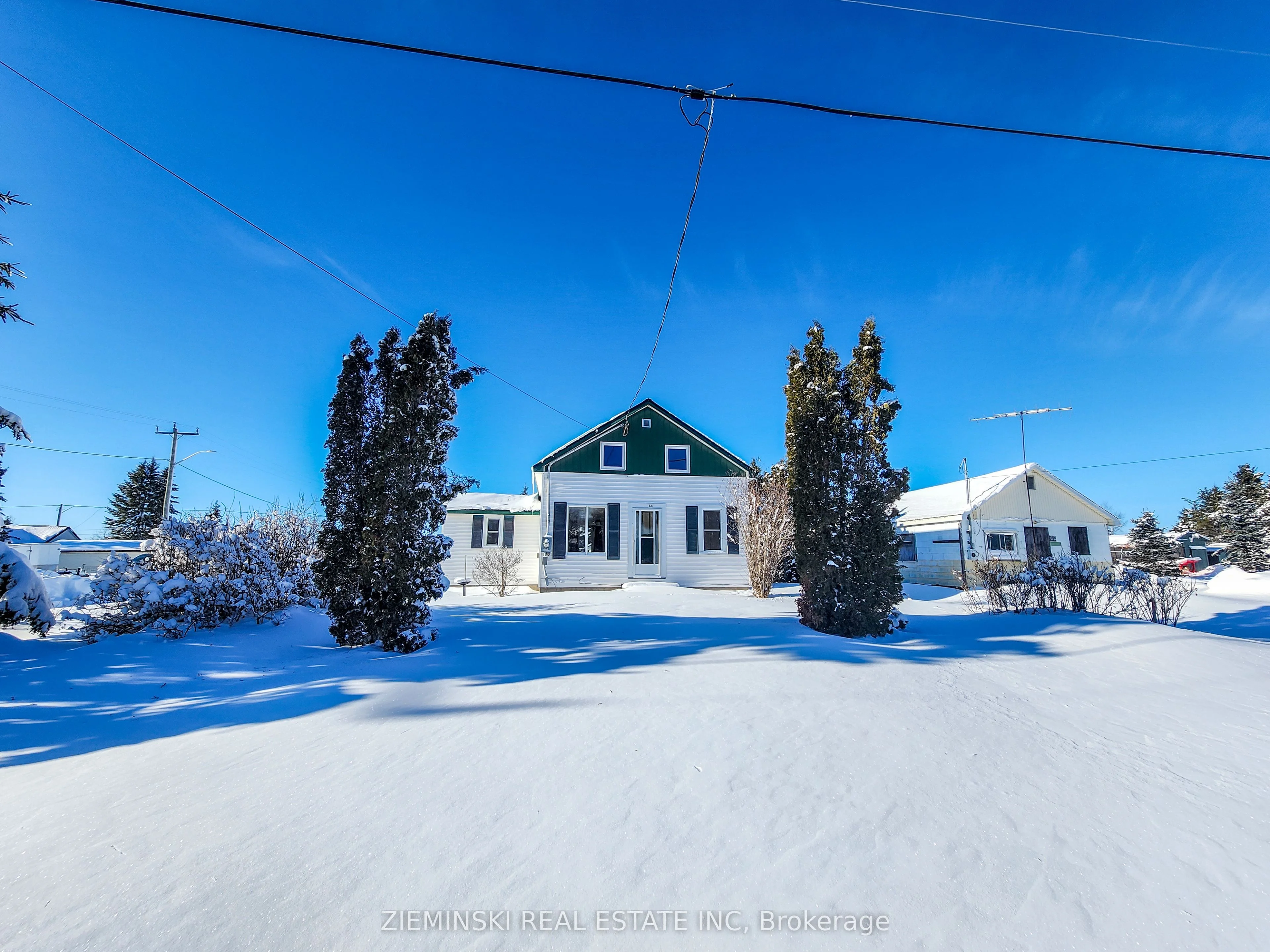 Detached in Iroquois Falls