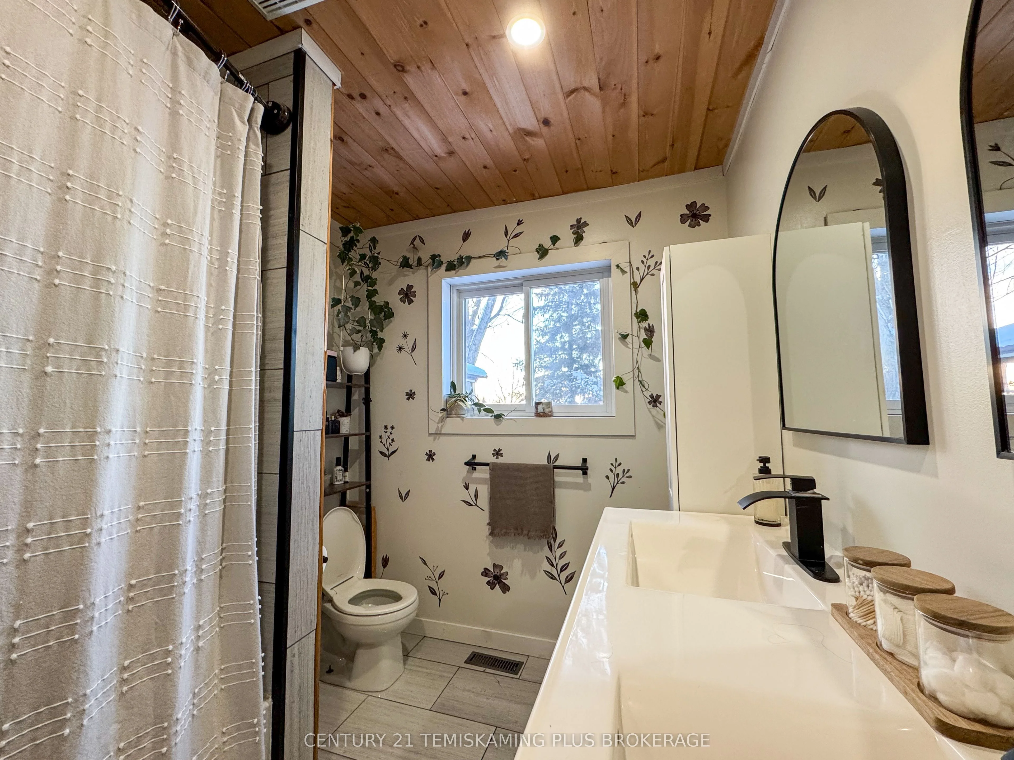 280 McKelvie Street, Temiskaming Shores, ON P0J 1P0