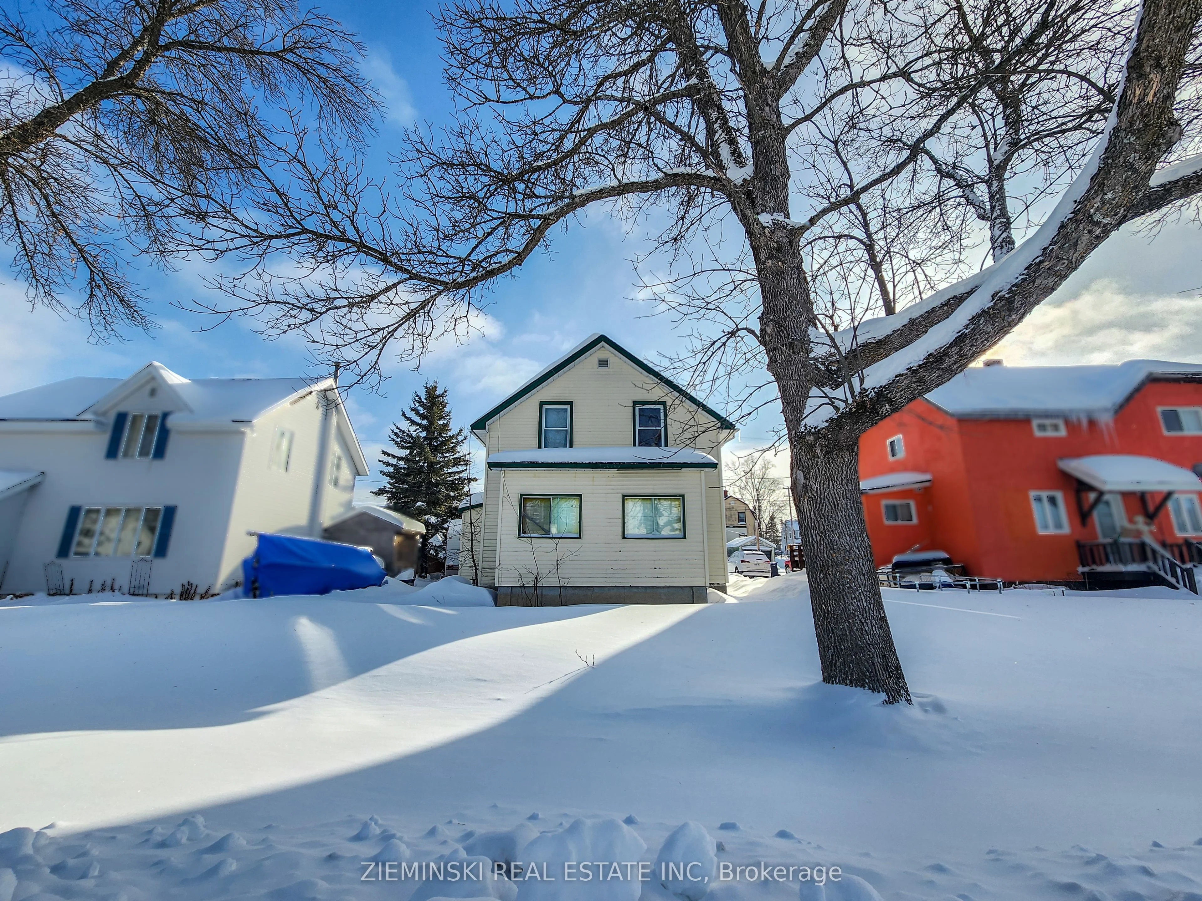 Detached in Iroquois Falls
