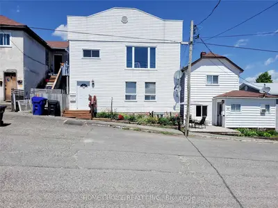 Detached in Kirkland Lake