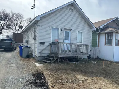 Detached in Timmins