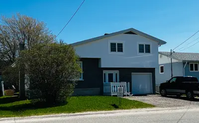 10 Ontario Avenue, Kapuskasing, On P5n 2j5