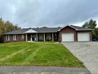 Detached in Timmins