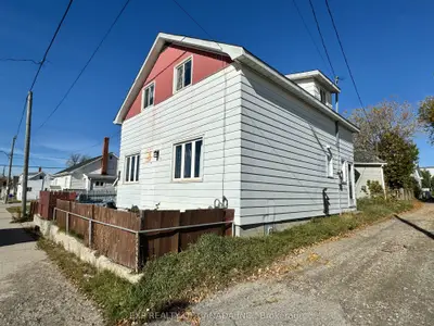 Detached in Timmins