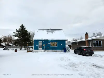 Detached in Englehart