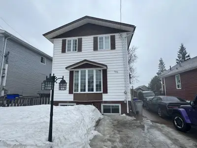 Detached in Timmins