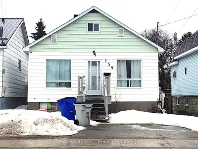 Detached in Timmins