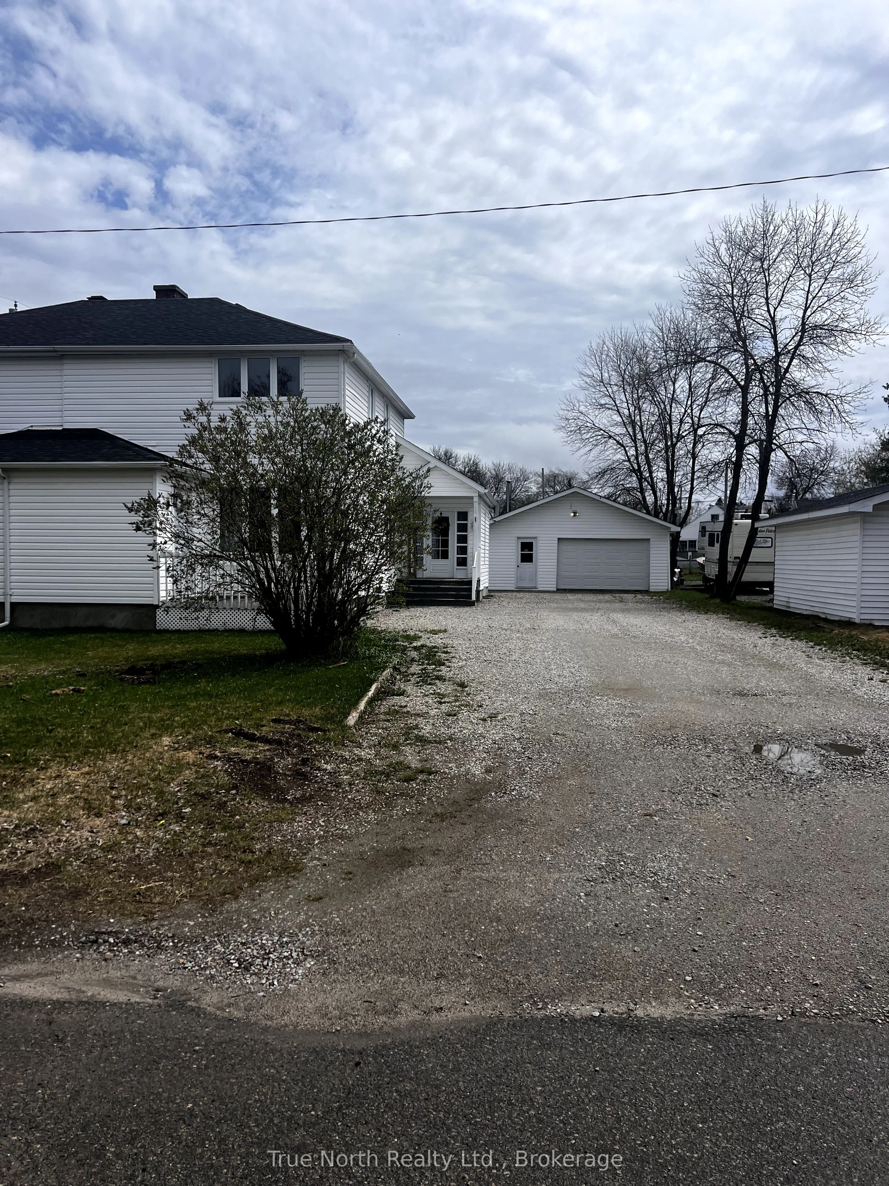 18 Victoria Street, Kapuskasing, On P5n 1k7