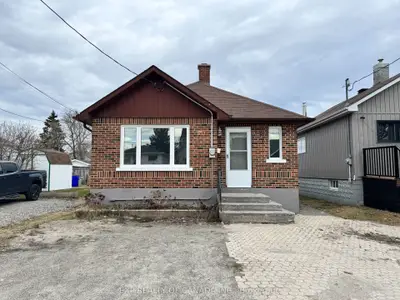 Detached in Timmins