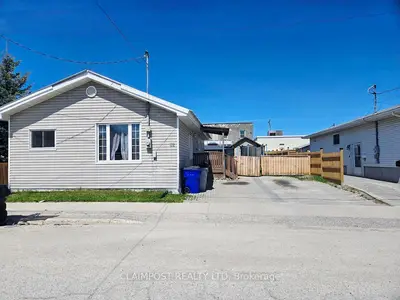 Detached in Timmins