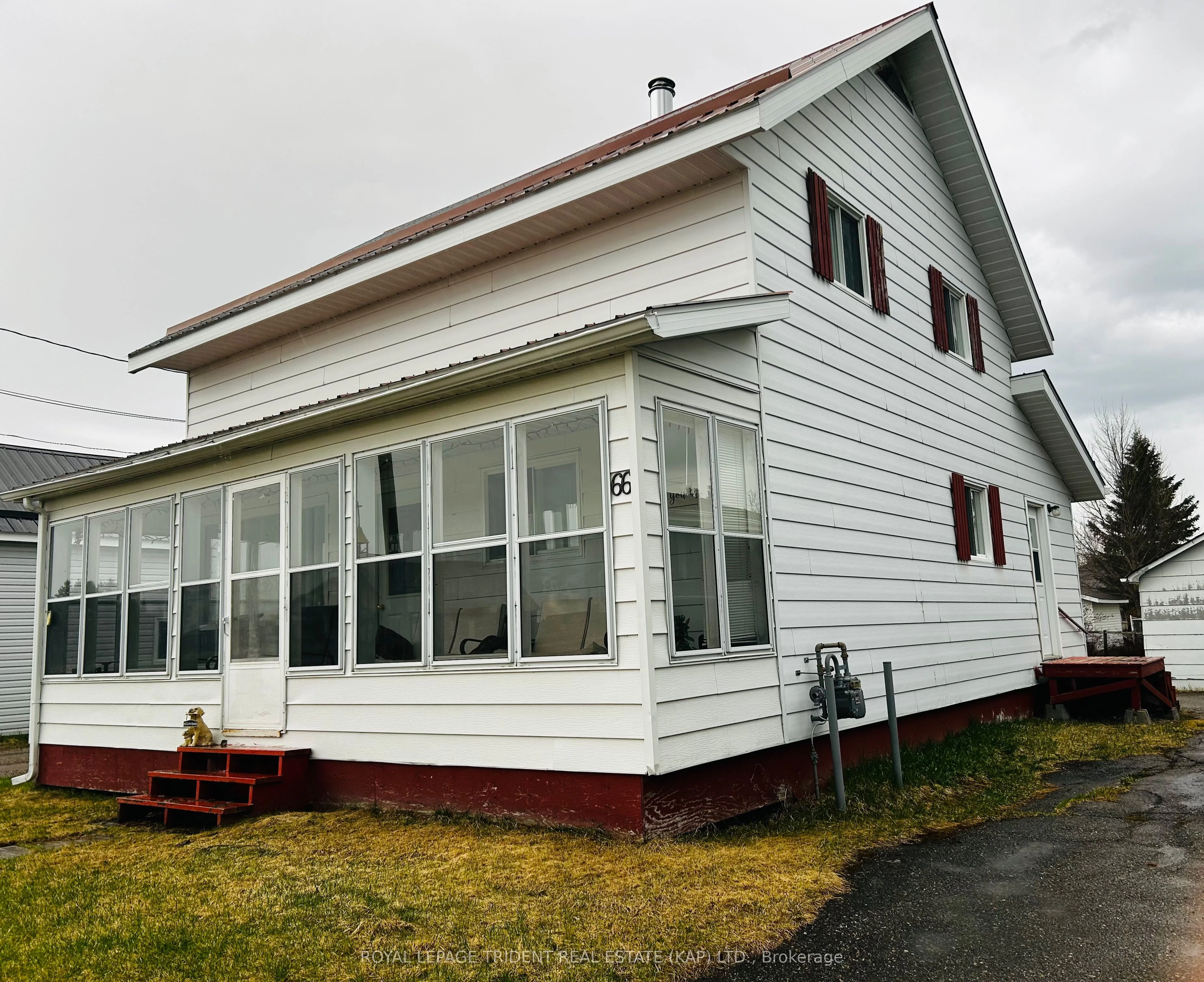 66 St Aubin Avenue, Moonbeam, ON P0L 1V0