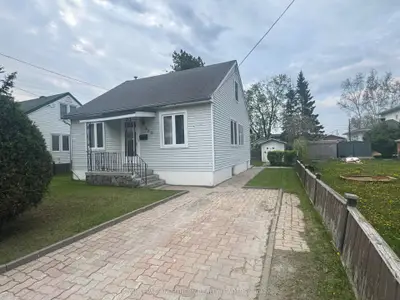 Detached in Timmins