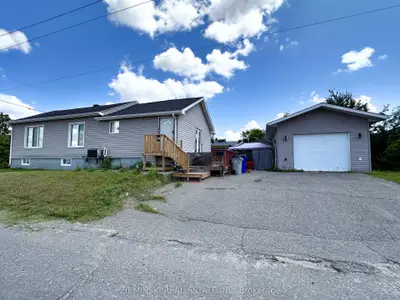 Detached in Timmins
