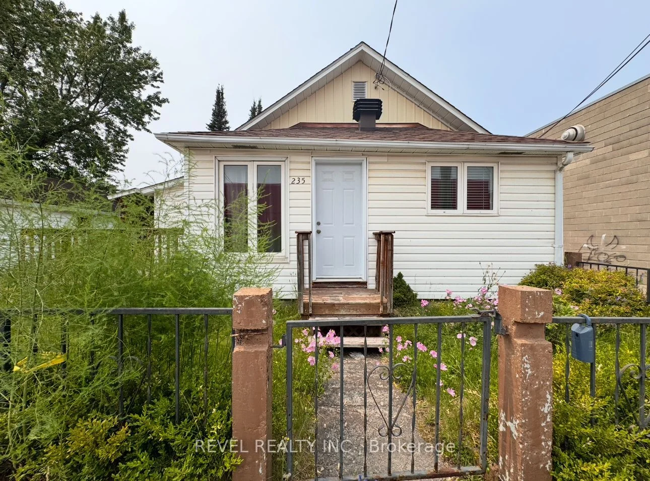 235 Spruce Street S, Timmins, ON P4N 2M8