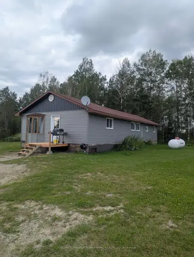 Detached in Englehart