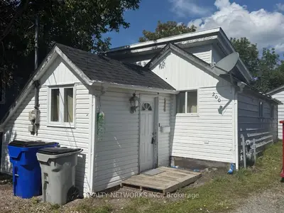 Detached in Timmins