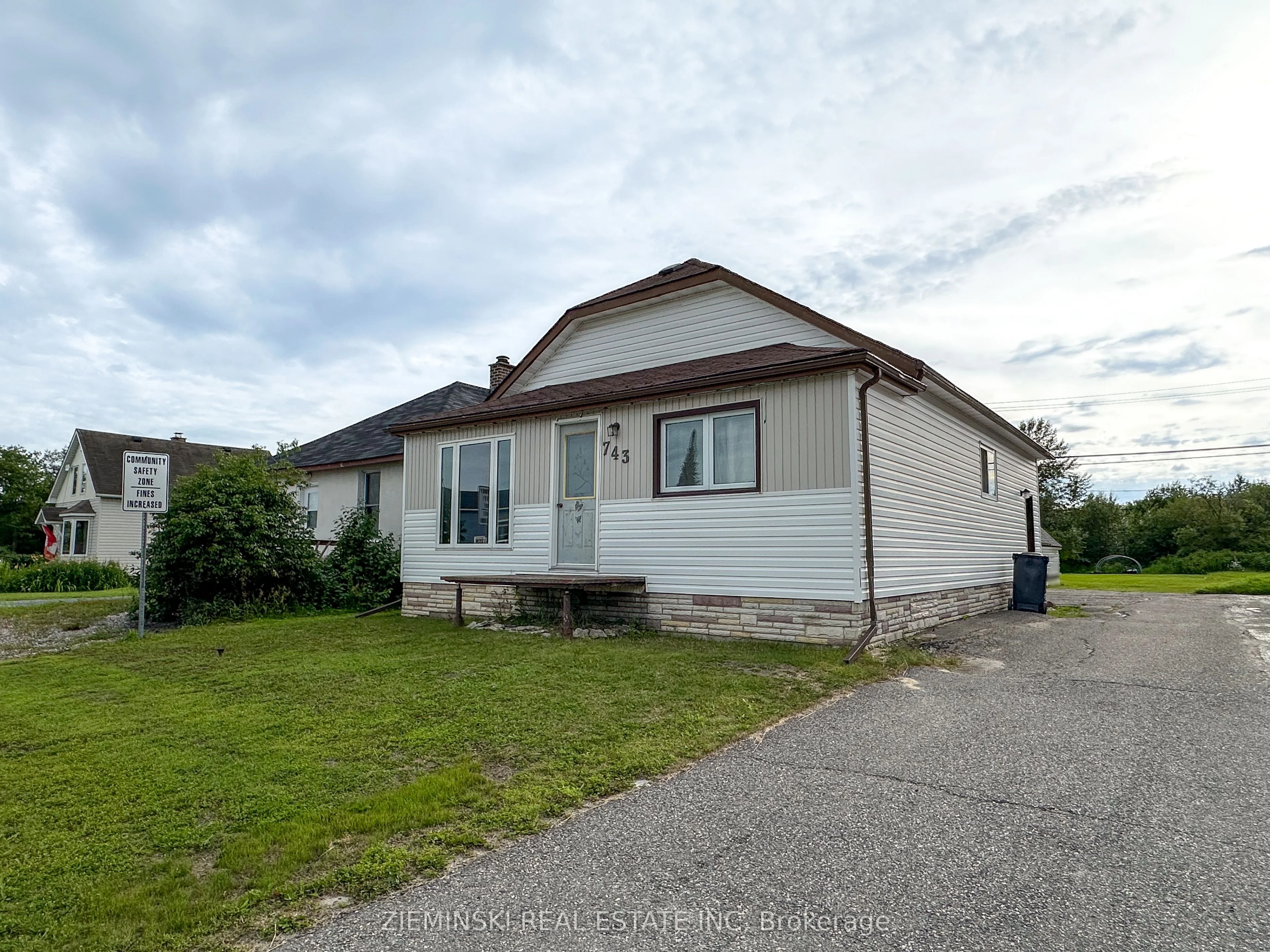 743 Victoria Road, Iroquois Falls, ON P0K 1E0