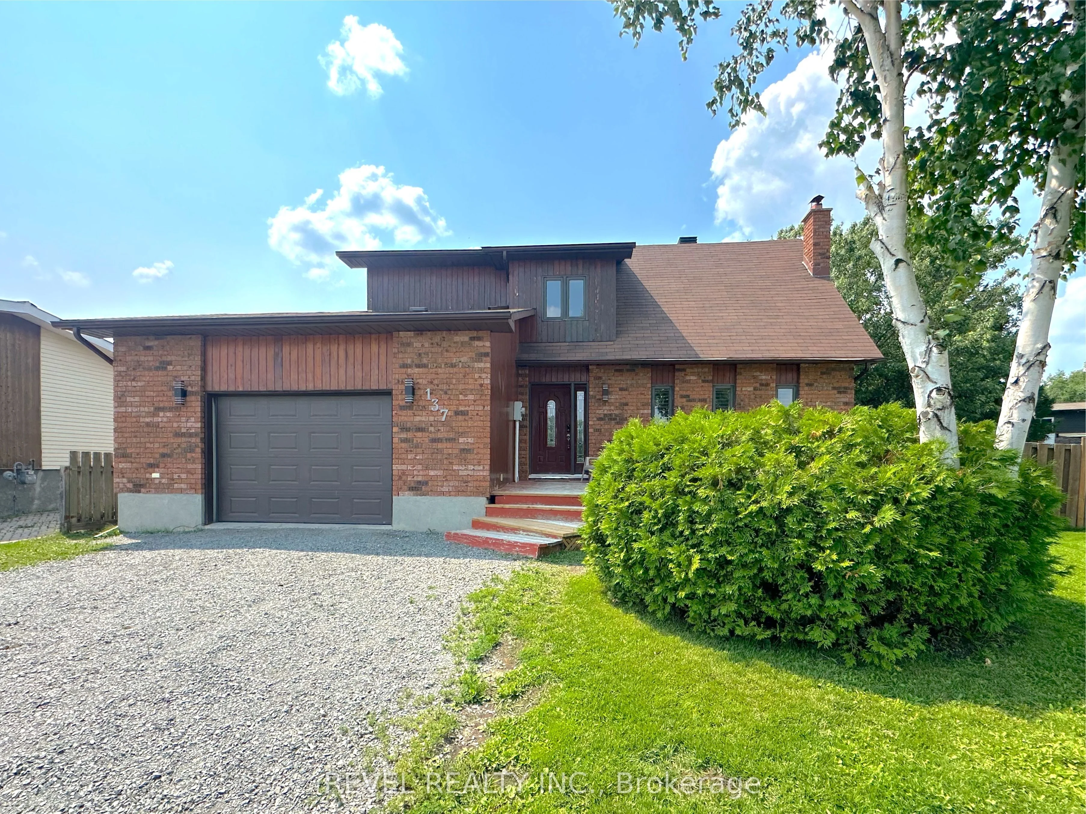 Detached in Timmins