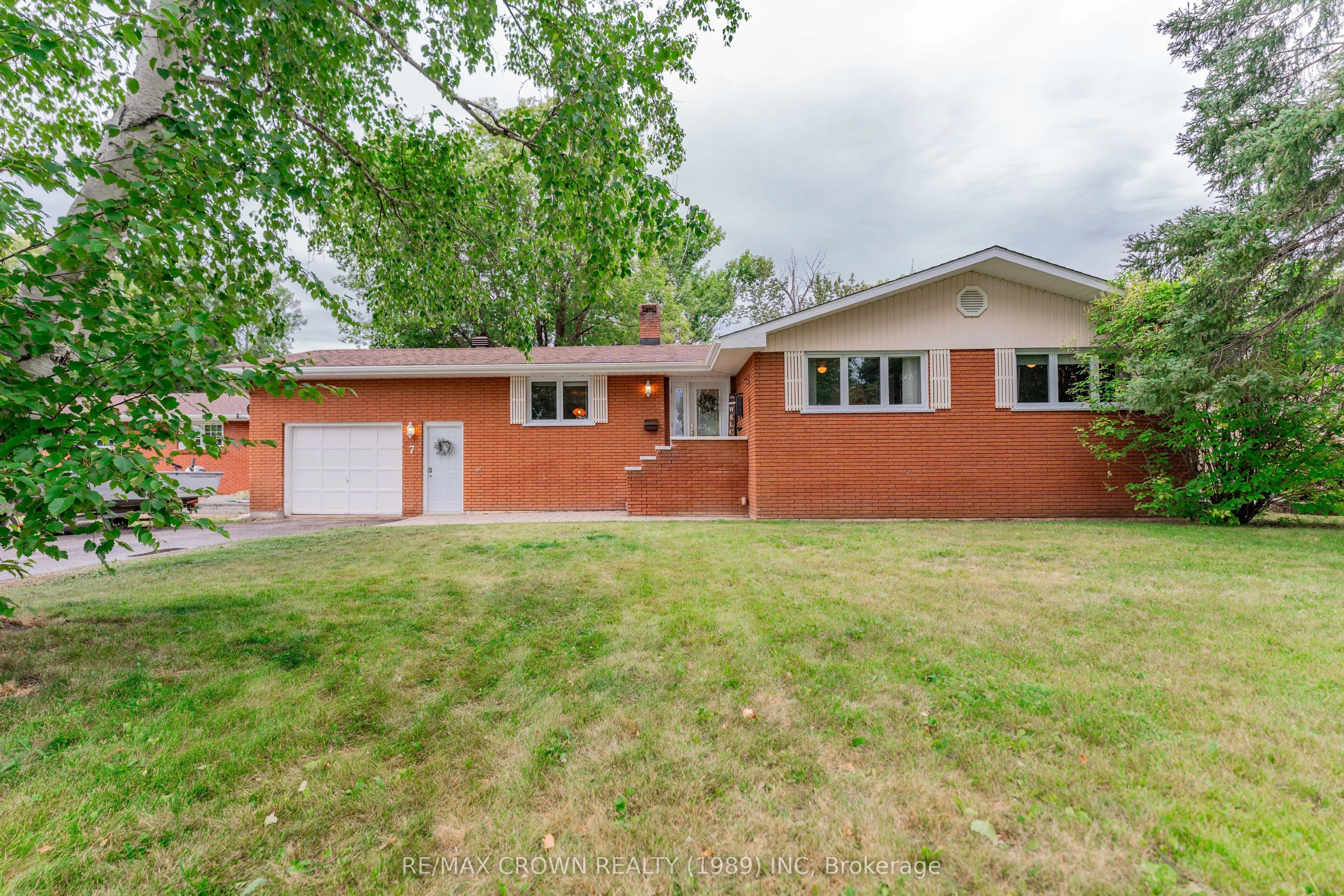 7 Sussex Place, Kapuskasing, On P5n 1m3