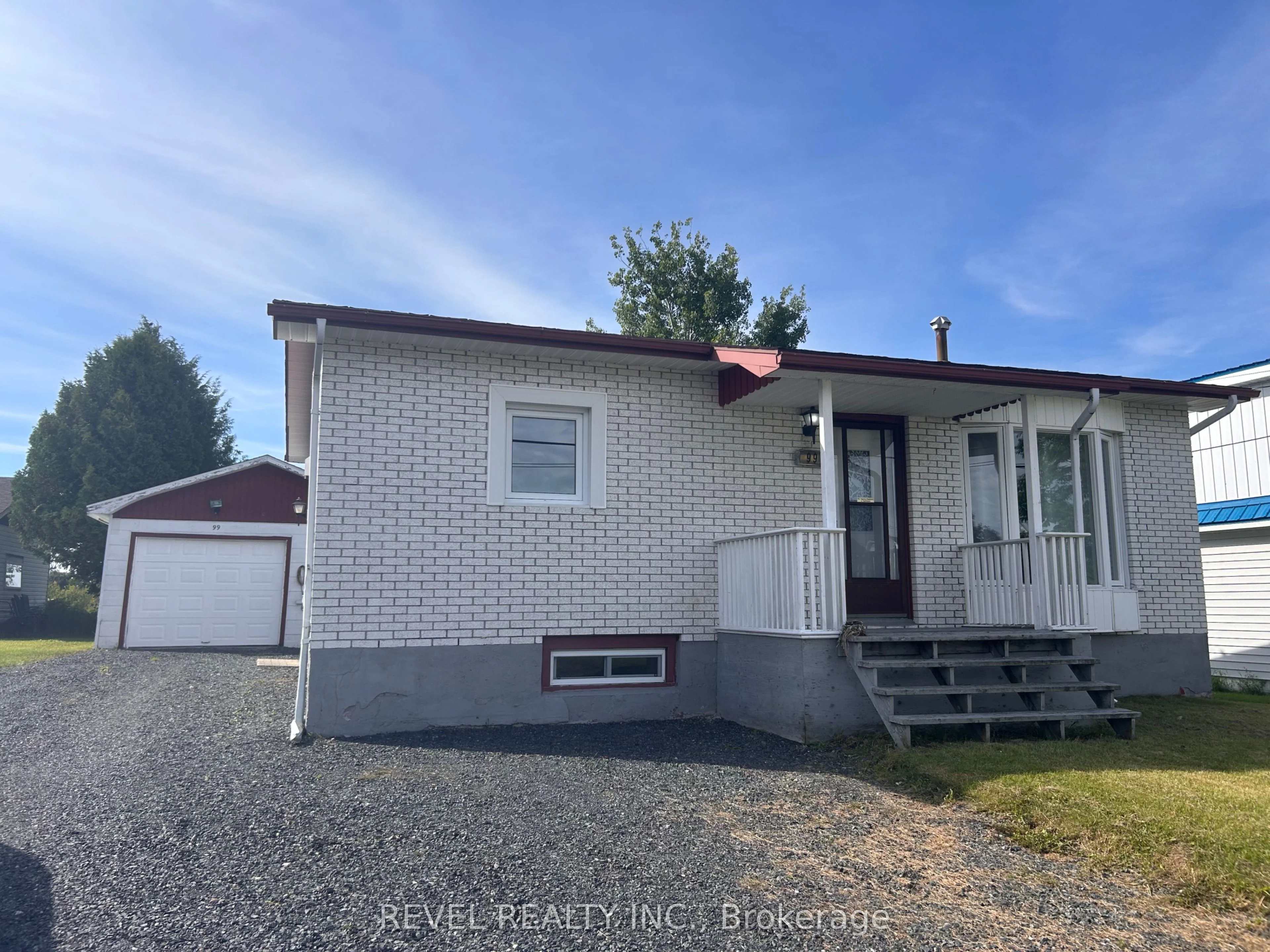99 Hollywood Avenue, Smooth Rock Falls, ON P0L 2B0