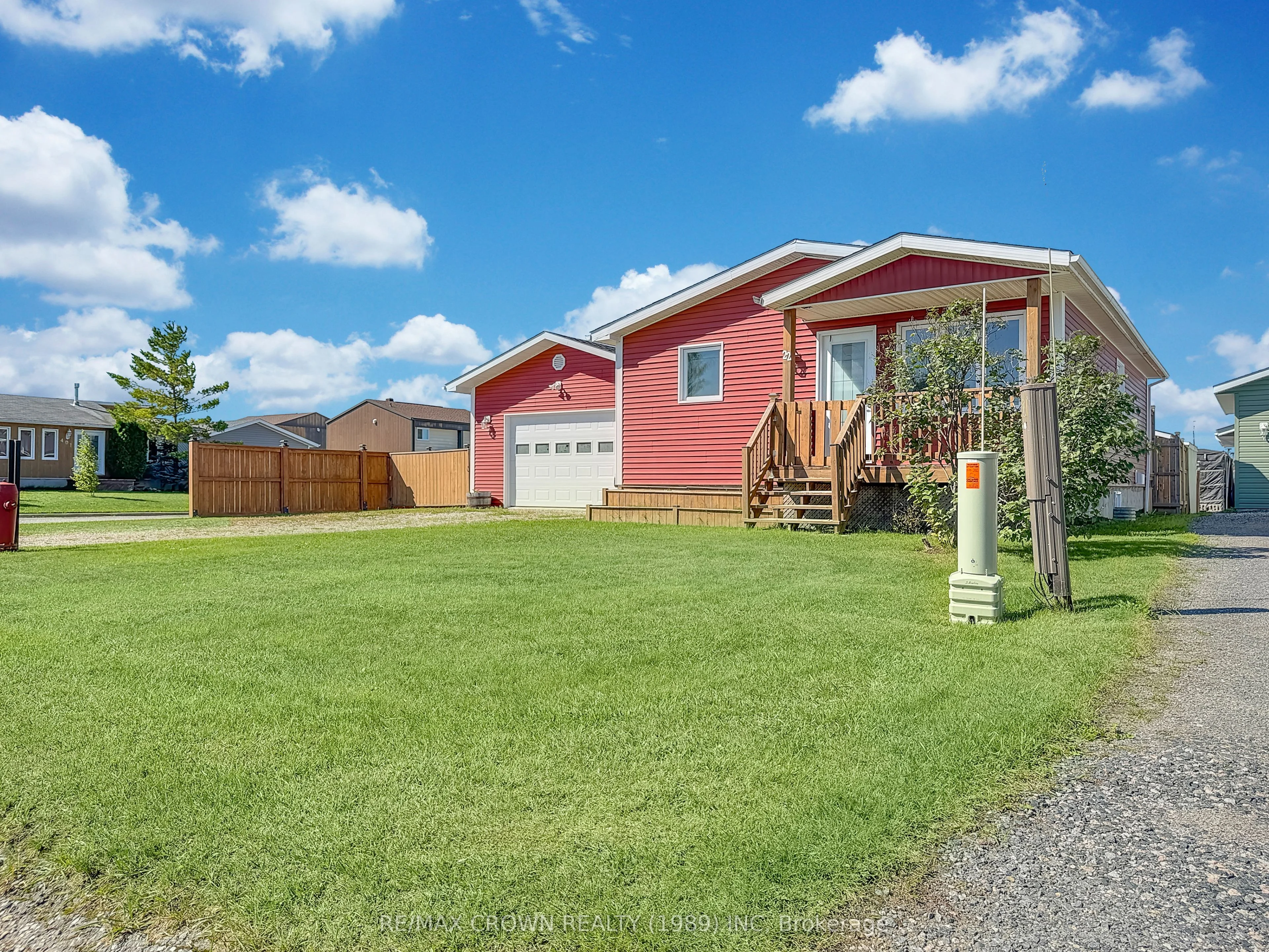 22 Quirion Street, Hearst, On P0l 1n0