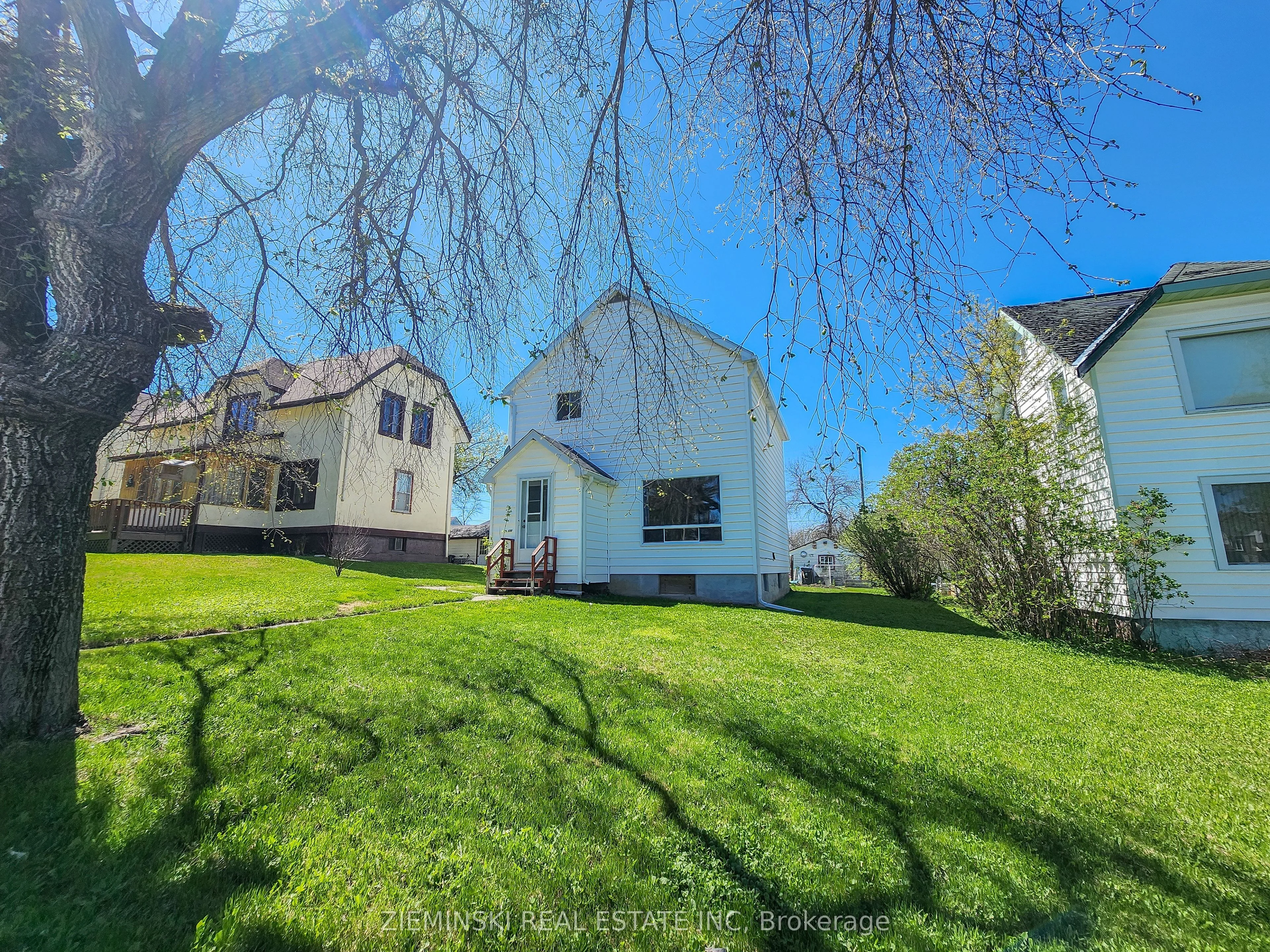 120 Devonshire Avenue, Iroquois Falls, ON P0K 1E0