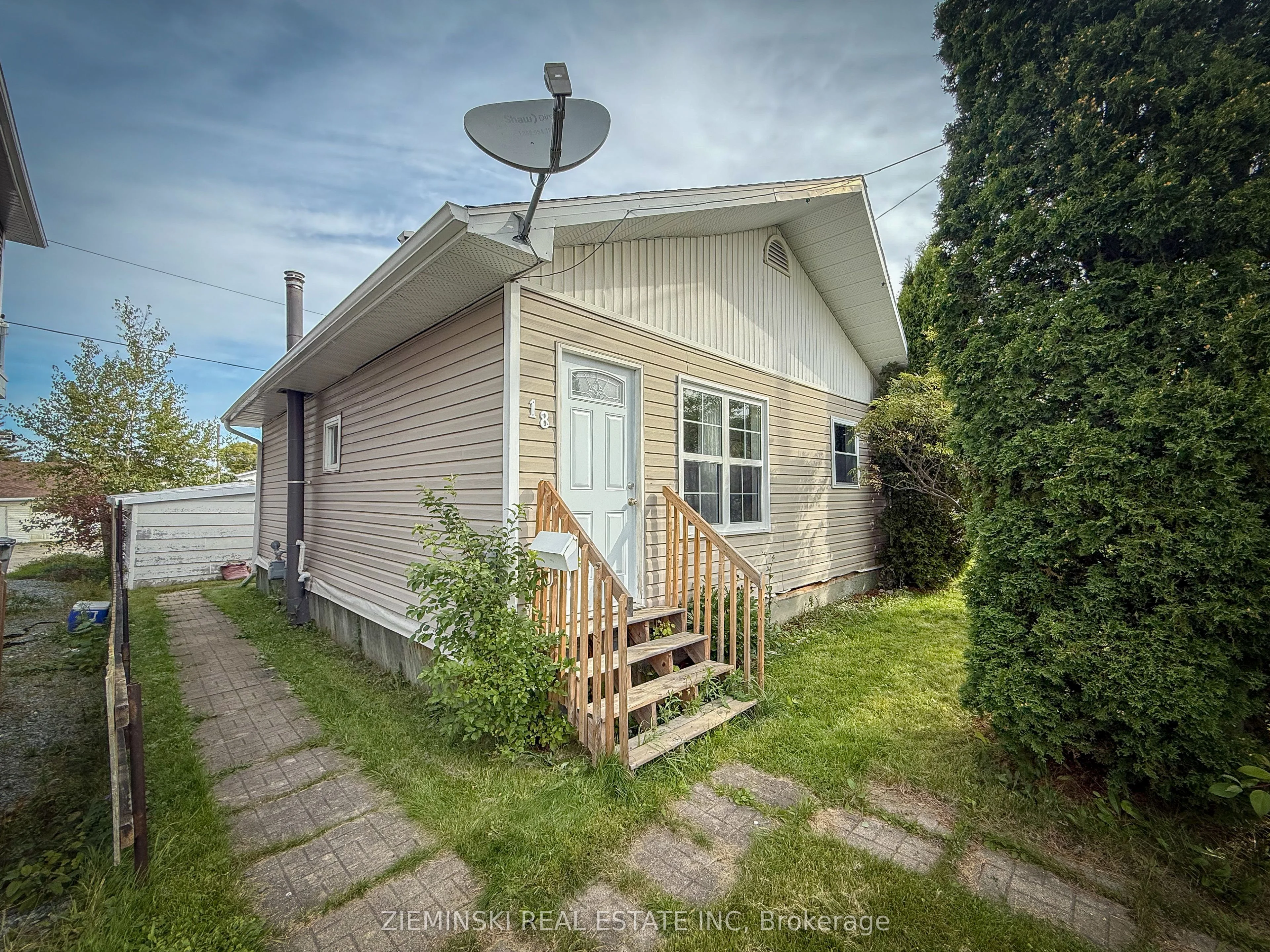18 Laurier Avenue, Timmins, On P4n 4g5