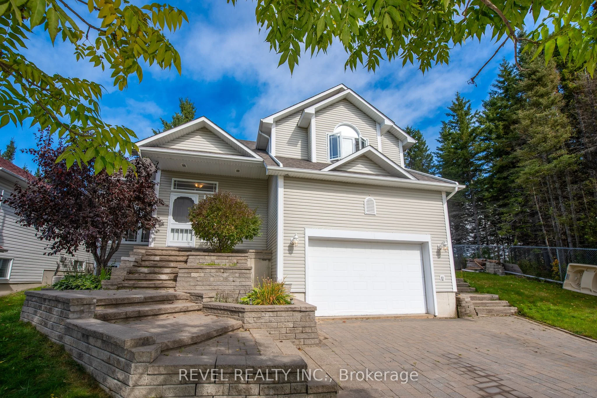 52 Castlewood Avenue, Timmins, On P4r 1l5